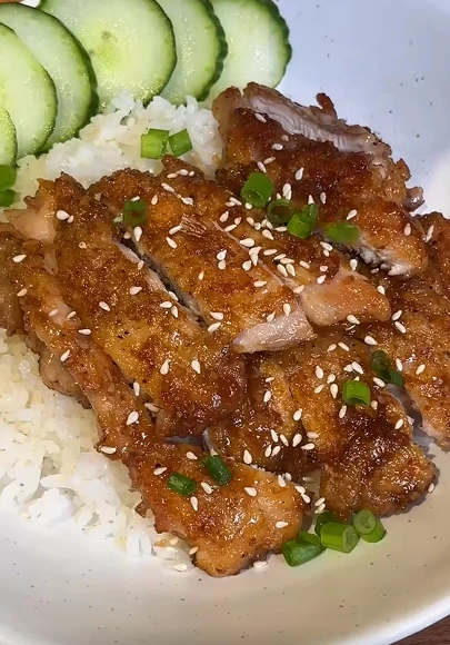 Sticky honey soy chicken meal prep bowl with rice and broccoli