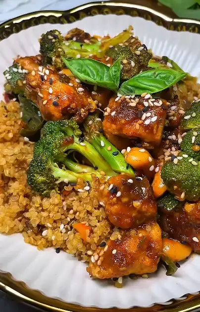 Crispy baked tofu with cashews, bell peppers, and savory sauce
