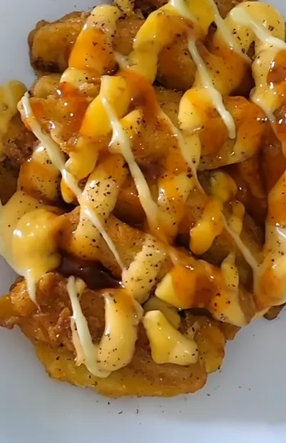 Cheesy spicy potato wedges on a tray